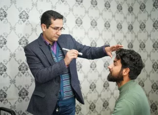 Kiedy łysienie może być objawem poważniejszej choroby 169-kiedy-lysienie-moze-byc-objawem-powazniejszej-choroby.webp